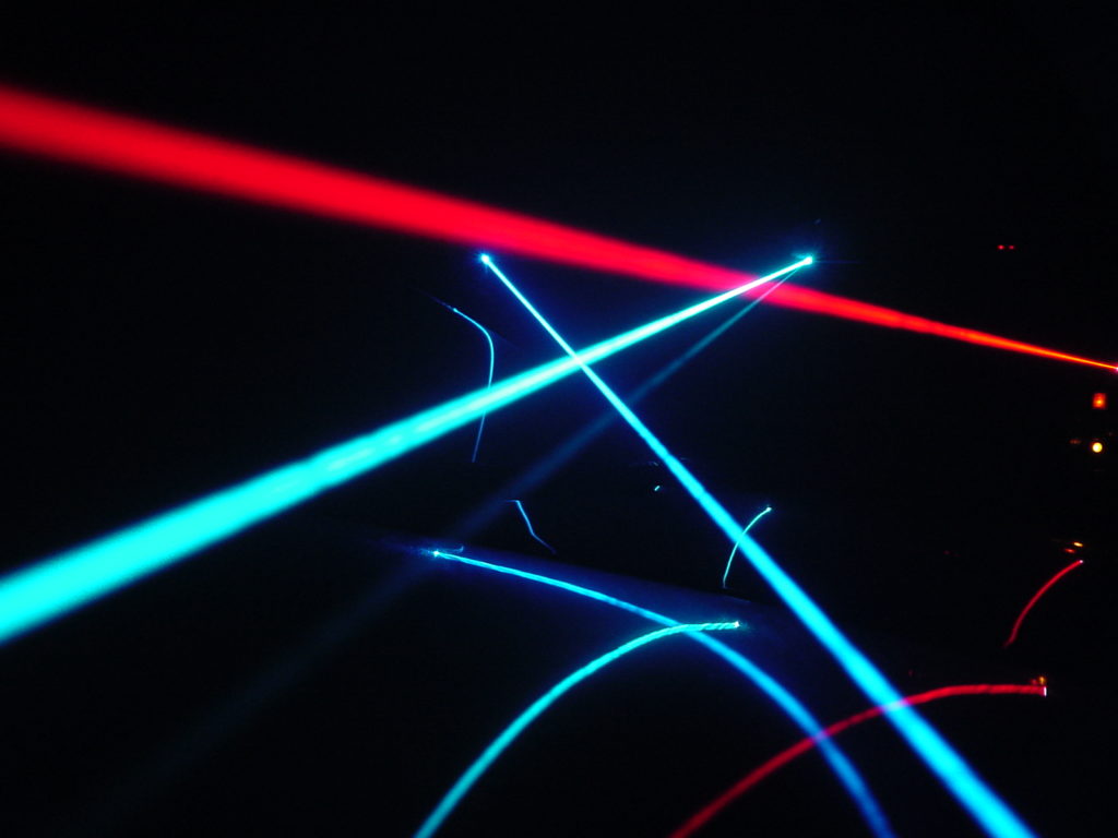 imprimante-laser-rouge-bleu