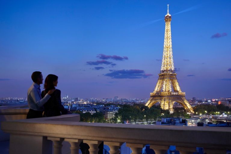 Choisissez un lieu romantique pour votre premier rendez-vous ! Choisissez un lieu romantique pour votre premier rendez-vous !