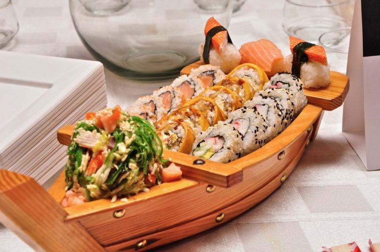 Makis et sushis, oui ! Mais pas avec n’importe quel accompagnement ! Makis et sushis, oui ! Mais pas avec n’importe quel accompagnement !