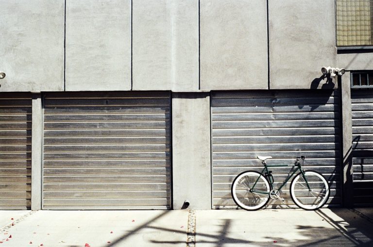 Comment installer la motorisation d’une porte de garage sectionnelle Comment installer la motorisation d’une porte de garage sectionnelle
