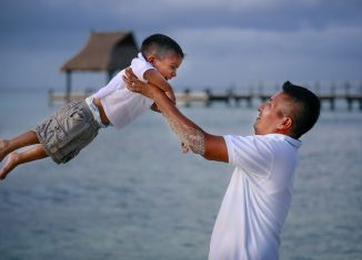 vetement-famille-assorti-papa-enfant