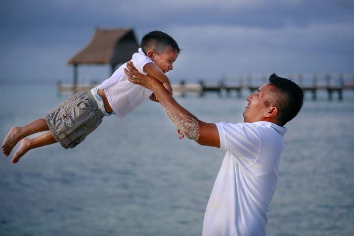 vetement-famille-assorti-papa-enfant