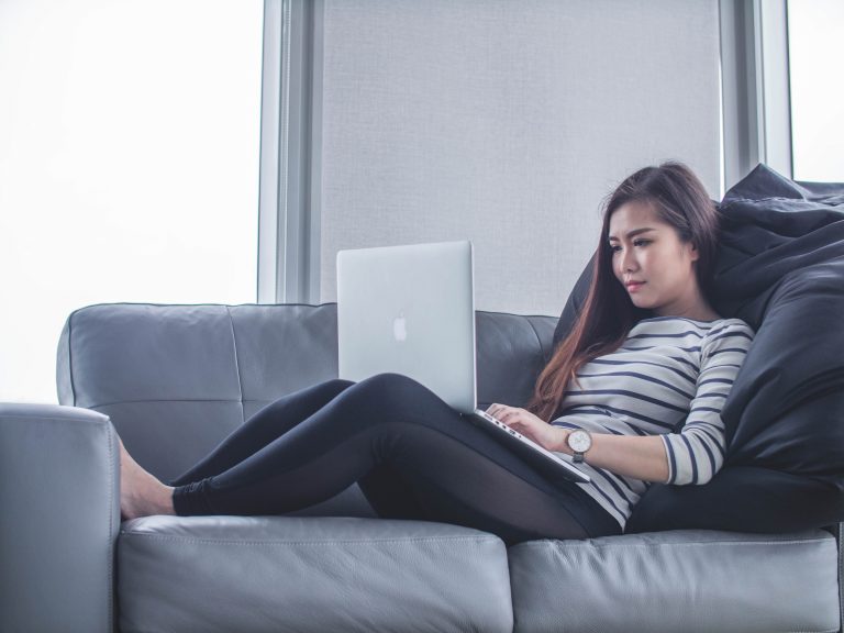 Quelles sont les bonnes postures à adopter en télétravail ? Quelles sont les bonnes postures à adopter en télétravail ?