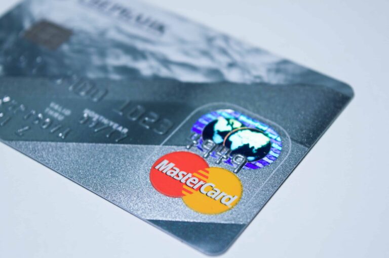 Personnalisez votre carte bancaire avec des stickers sur mesure Personnalisez votre carte bancaire avec des stickers sur mesure