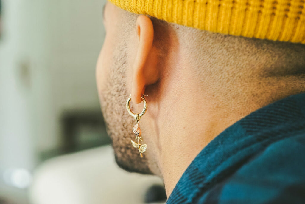 Les genres de boucles d’oreille pour homme