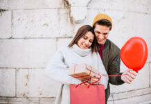 Top 10 cadeaux couples : idées originales pour faire plaisir à deux