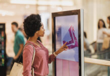 Borne interactive et écran publicitaire : réinventer l’affichage dans les espaces publics